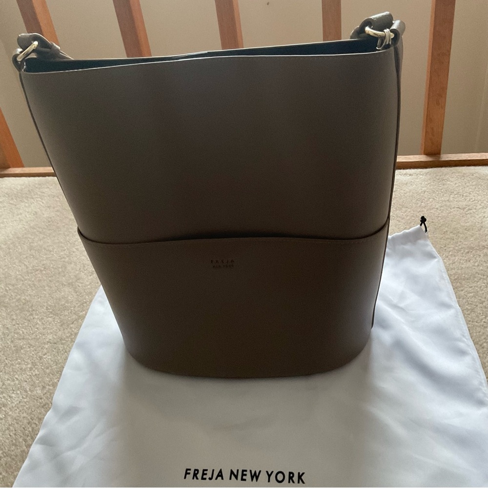 Freja tall tote in taupe - Picture 12 of 14